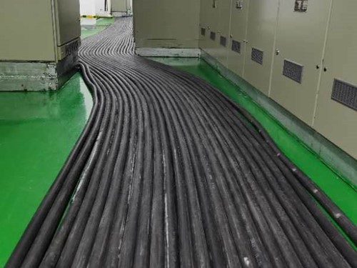 沅陵如何根据理论计算公式计算温度对特定电压测量结果的影响？